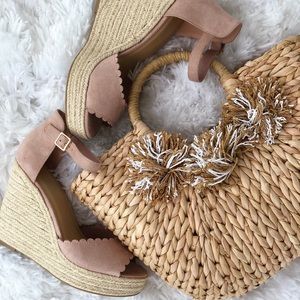 Street Level Bags - {STREET LEVEL} TAN POM POM STRAW BAG Street Level Bags - {STREET LEVEL} TAN POM POM STRAW BAG